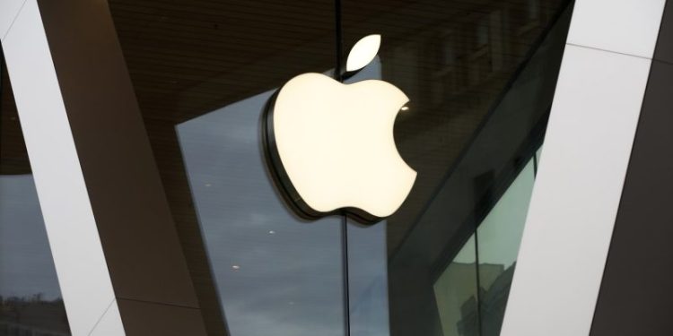 Apple sued by shareholders who allege it overstated AI progress