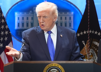 Trump signs off on 10% global tariff, criticizes Supreme Court justices after ruling